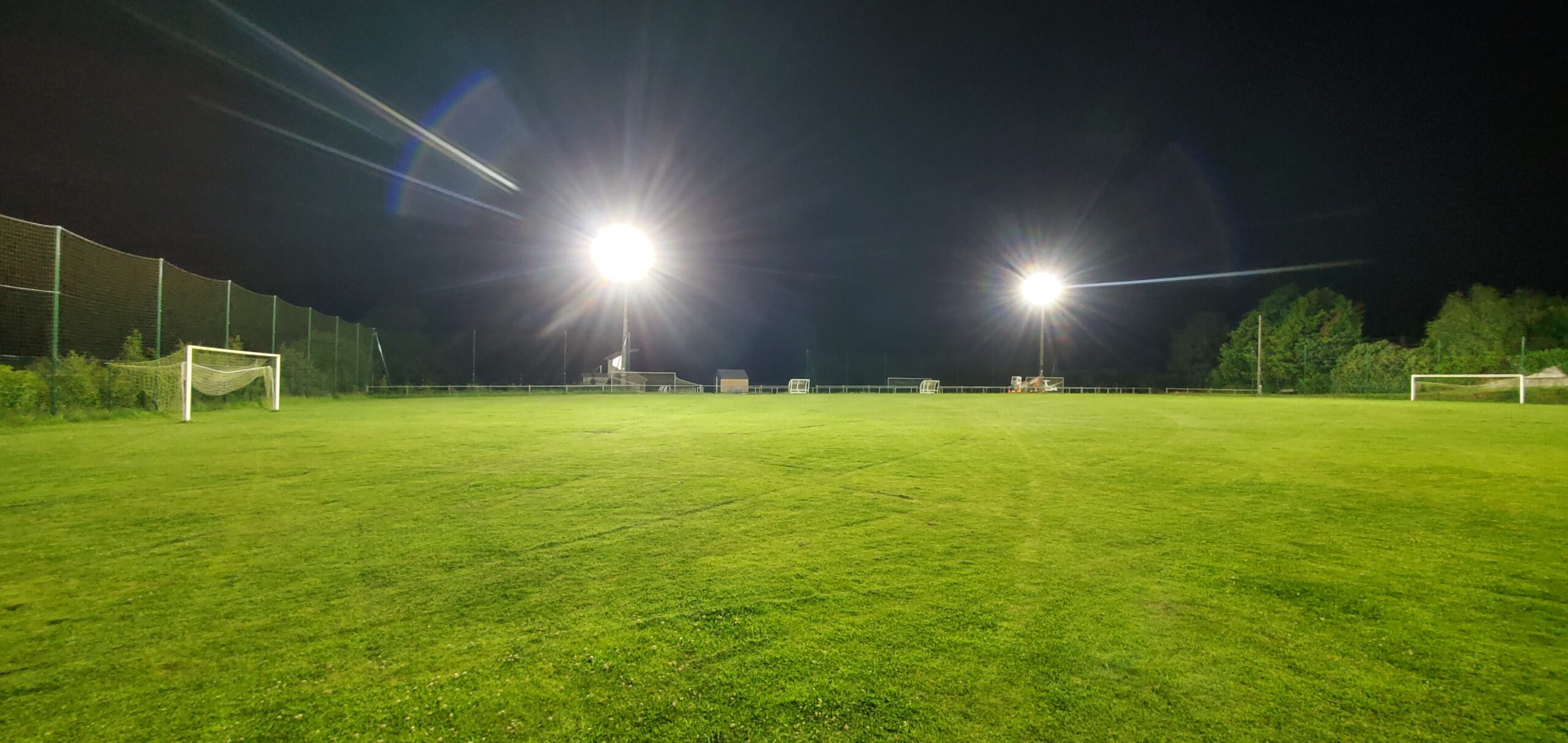 LEDEX Stade de foot de la commune de Poullaouen E7