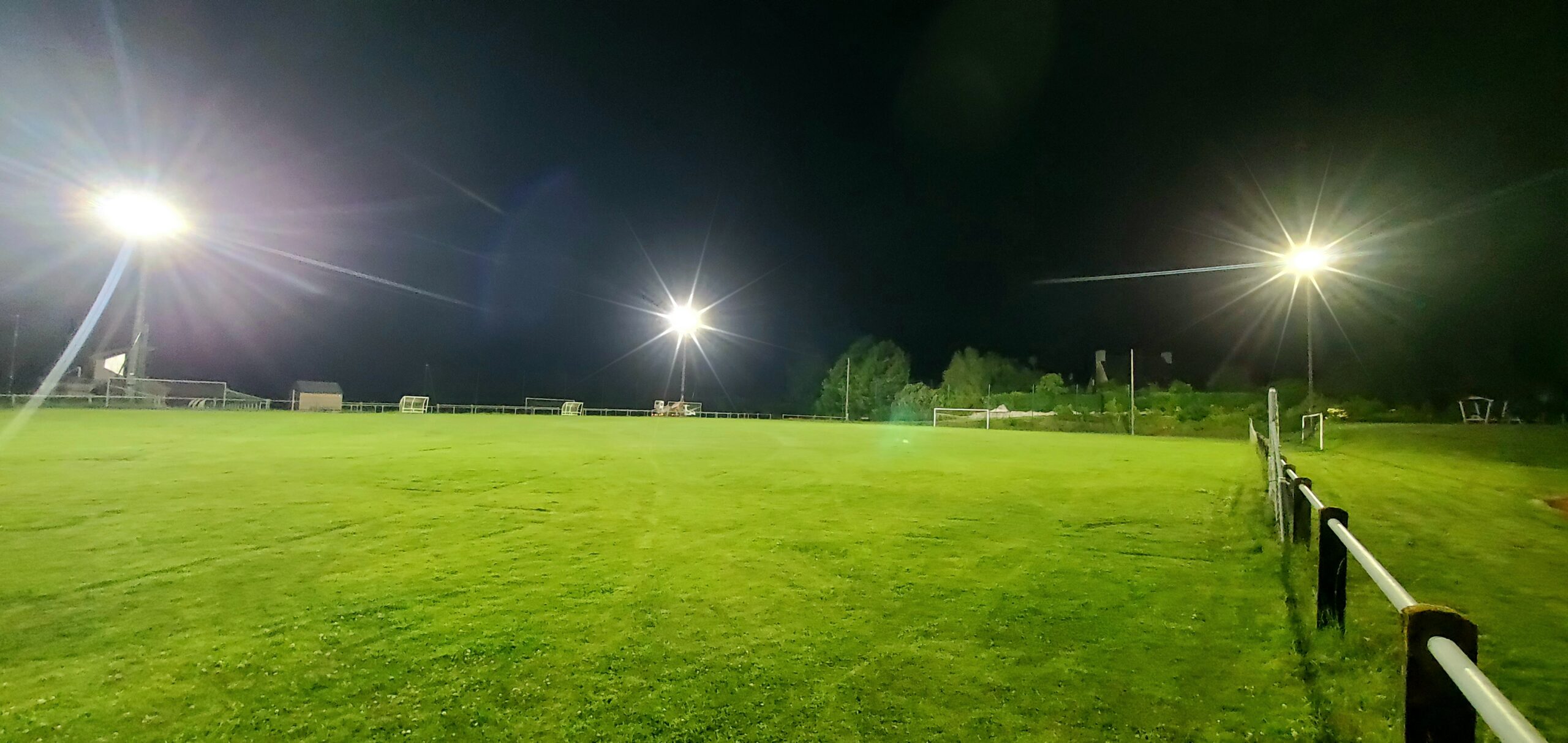 LEDEX Stade de foot de la commune de Poullaouen E7